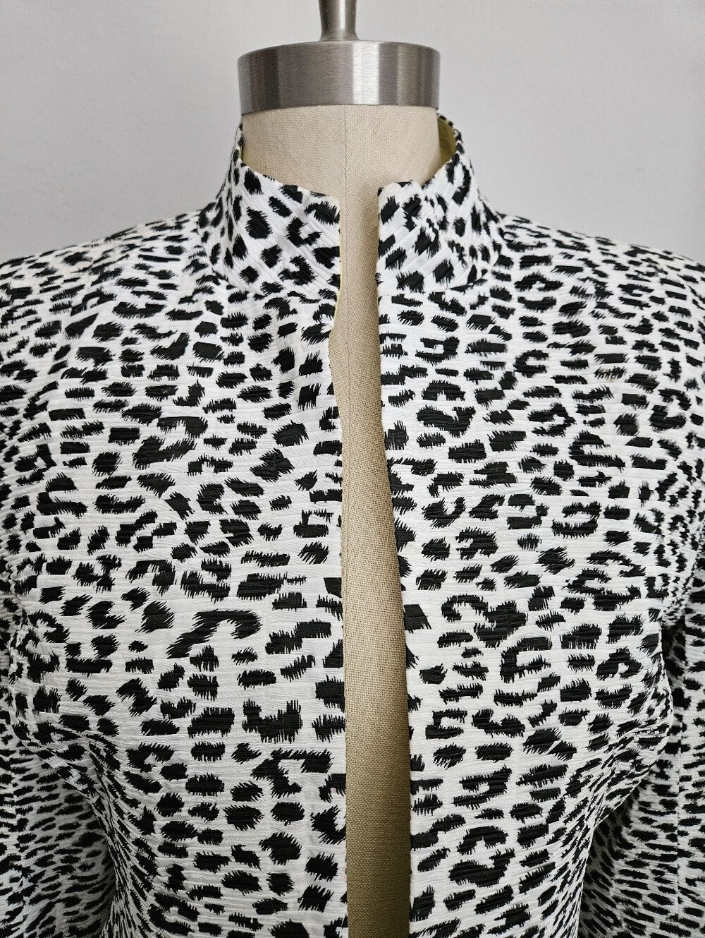 FLORES & FLORES Textured Black & White Animal Print Open Front Jacket | SZ S - Picture 6 of 8